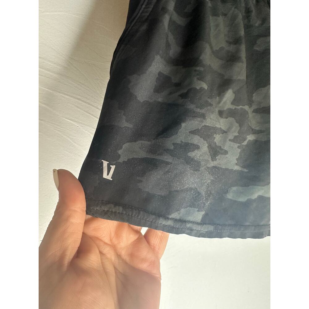 Vuori Clementine 2.5" Shorts Women's Size Large Black Gray Camo Running Active - Picture 4 of 6